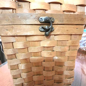 Cesta vintage de 23 cm con bisagras y tapa, hecha a mano, principios y mediados del siglo XX