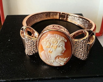 Vintage Gem Time Cameo Mother of Pearl Gold Tone Bracelet Watch ????? ????? ??? ???? ?????? ????  main image 4