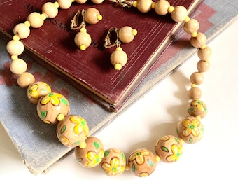 1950s wooden necklace bracelet earrings // Daisy Do midcentury wooden jewelry set with painted yellow flowers