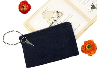 Cunning Dame // 1940s navy blue wool clutch purse wristlet
