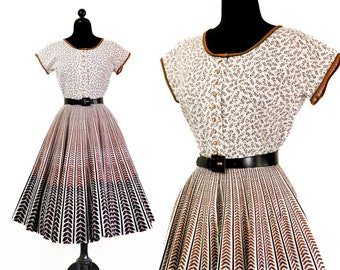 Tumble Leaf // 1950s leaf print cotton dress with full skirt sm / md