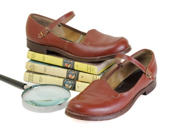 The Archivist // 1950s brown leather mary jane loafer flats // size 7.5