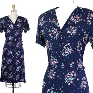 Vintage 1940s dress // Sweet Nothings vintage 1940s blue floral print jersey knit dress // Md