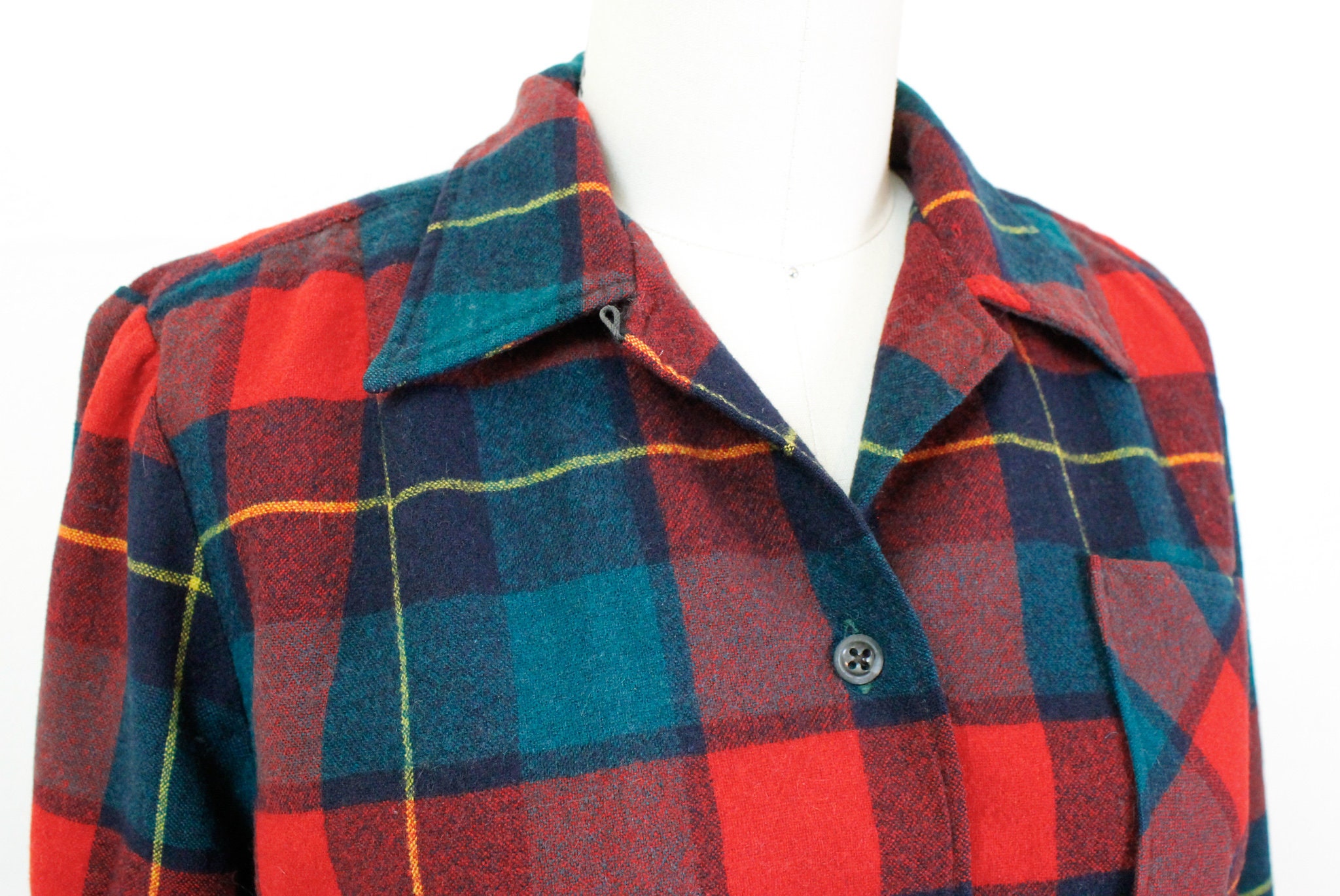 Cabin Fever // 1950s Pendleton plaid flannel tailored button front ...