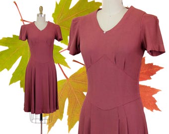 Mulberry // 1940s mauve rayon crepe fit and flare dress // Sm