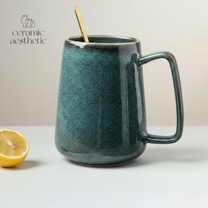 Retro porseleinen koffiemok met lepel – minimalistische keramische theekop