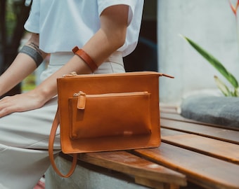 Leren clutch met polsbandje | Klein leren etui voor dames | Minimalistisch schoudertasje met rits | Leren clutch voor dagelijks gebruik | Handgemaakte tas cadeau voor haar