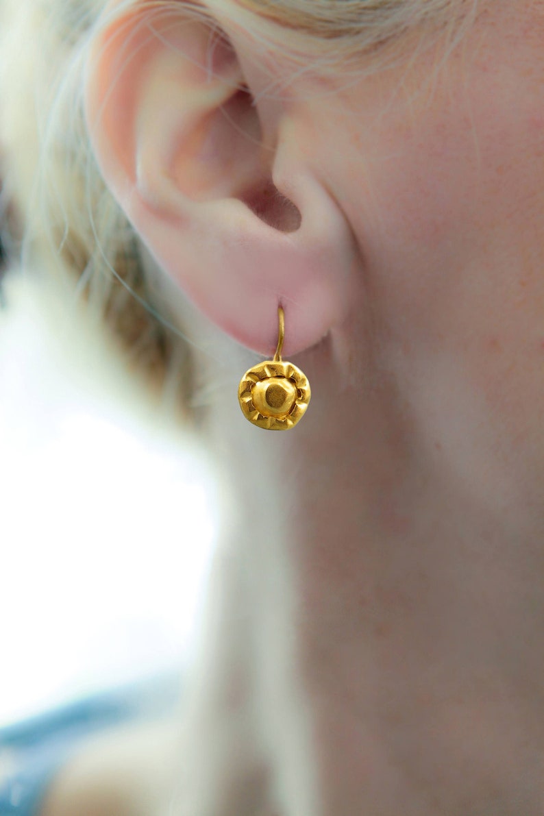 Round Gold Disc Earrings, Small Gold Dangle Earrings, Dainty Gold Drop Earrings, Everyday Gold Earrings, Hammered Gold Dangle Earrings