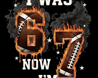 Drôle 67 Meme PNG | J'avais 6 ans maintenant j'en ai 7 | Conception d'anniversaire de 7 ans | Thème football ancien | Cadeau tendance Six Seven | Téléchargement numérique