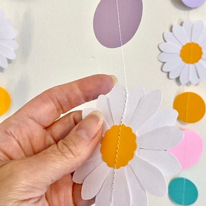 Groovy One 1st Birthday Garland: Retro Daisy Party Decor 画像 4