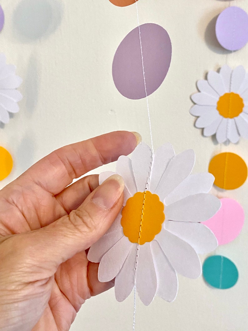 Groovy One 1st Birthday Garland: Retro Daisy Party Decor 画像 4