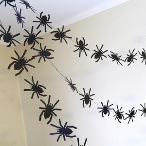 Halloween Spider Decor/ Paper Garland / Halloween Garland / 6ft Black Spiders Garland / Halloween Party Decor /Halloween Garland image 1