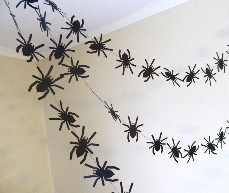 Halloween Spider Decor/ Paper Garland / Halloween Garland / 6ft Black Spiders Garland / Halloween Party Decor /Halloween Garland image 1