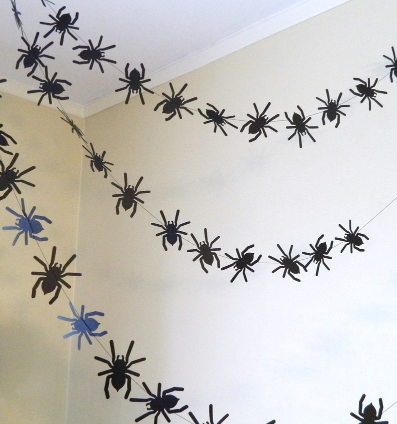 Halloween Spider Decor/ Paper Garland / Halloween Garland / 6ft Black Spiders Garland / Halloween Party Decor /Halloween Garland image 4