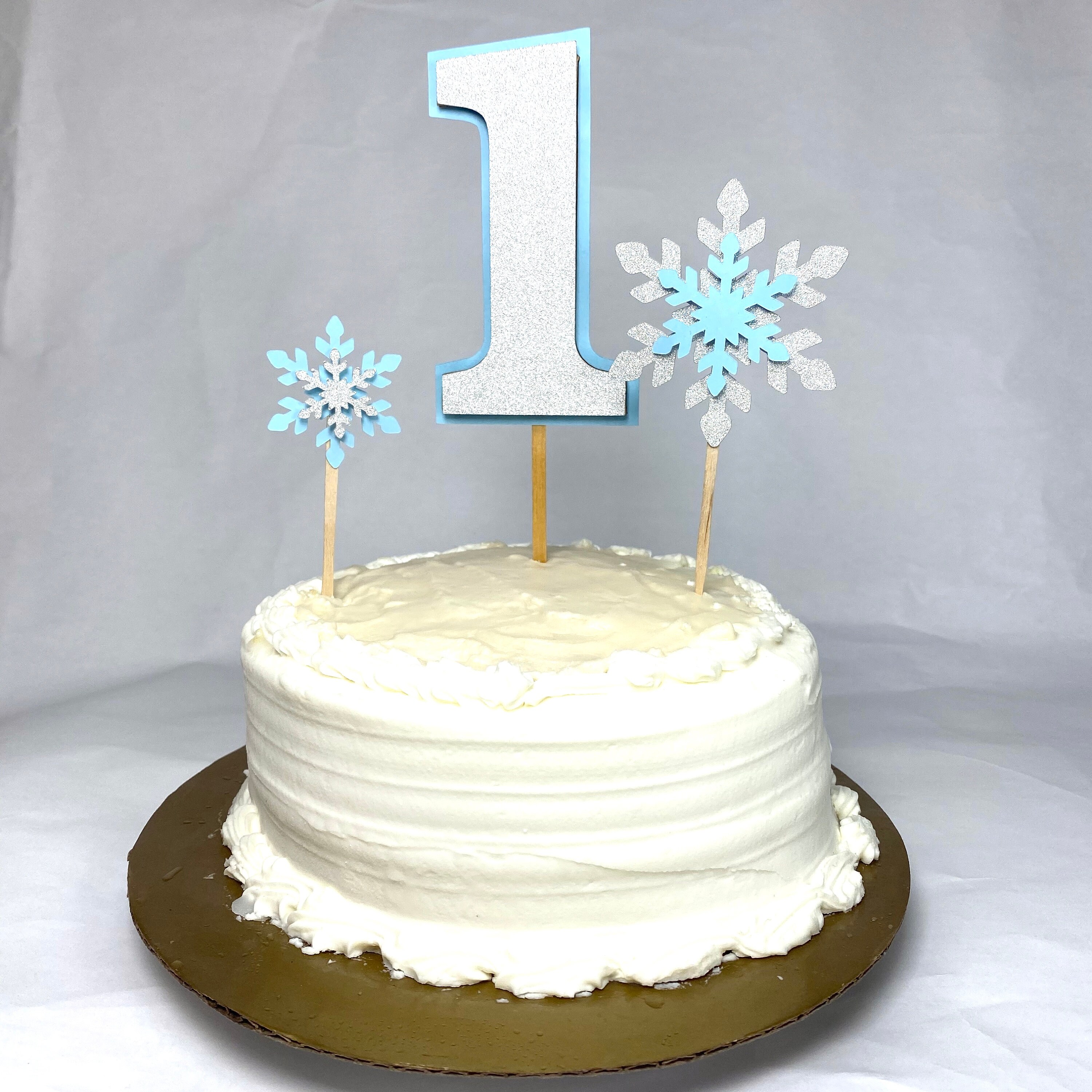 Snowflake Cake Decoration Name Topper / Winter Wonderland Cake