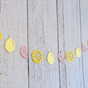 Lemonade Garland - She Found Her Main Squeeze - Lemonade Banner- Lemon First Birthday - Bridal shower Banner - Lemonade Stand  Photo Prop