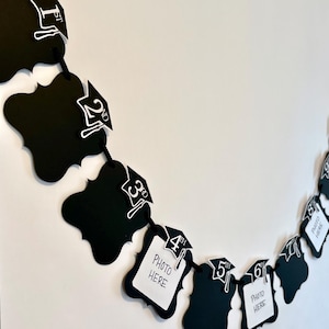 Graduation Photo Banner- Graduation Party Decorations- K-12 Pictures Sign- High School Grad - Class of 2025 Congrats - Black and Gold