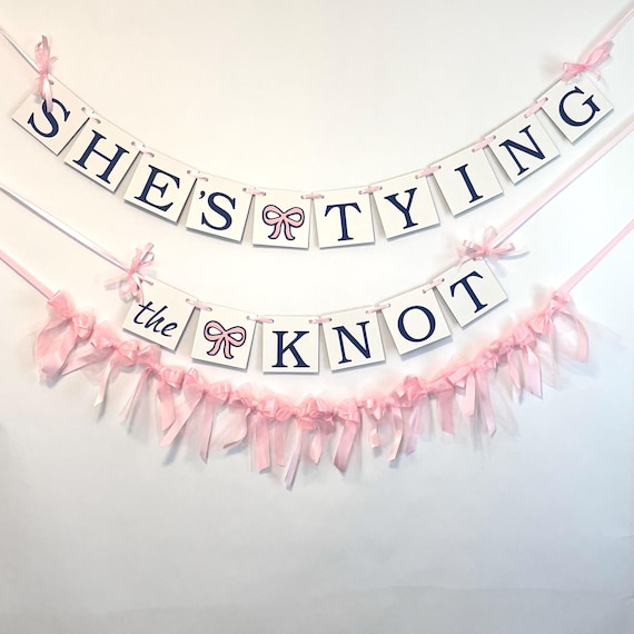 Hintergrund-Banner „She’s Tying The Knot“ Rosa – Deko Für Brautparty, Junggesellinnenabschied (1,5x1 M)