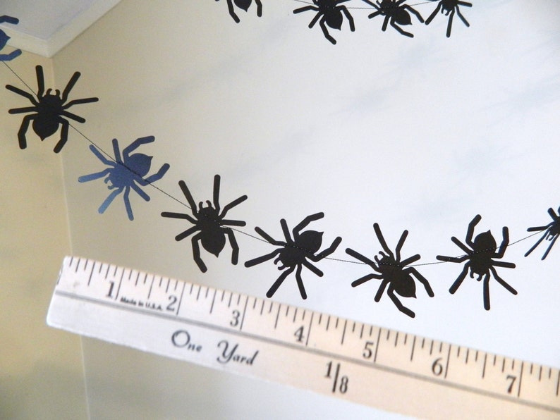 Halloween Spider Decor/ Paper Garland / Halloween Garland / 6ft Black Spiders Garland / Halloween Party Decor /Halloween Garland image 3