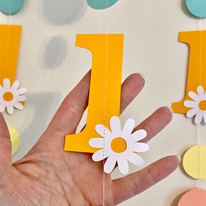 Groovy One 1st Birthday Garland: Retro Daisy Party Decor 画像 7