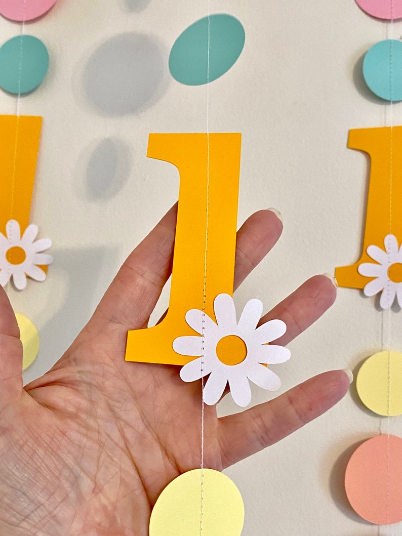 Groovy One 1st Birthday Garland: Retro Daisy Party Decor 画像 7