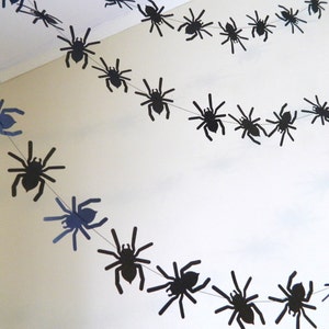 Halloween Spider Decor/ Paper Garland / Halloween Garland / 6ft Black Spiders Garland / Halloween Party Decor /Halloween Garland image 2