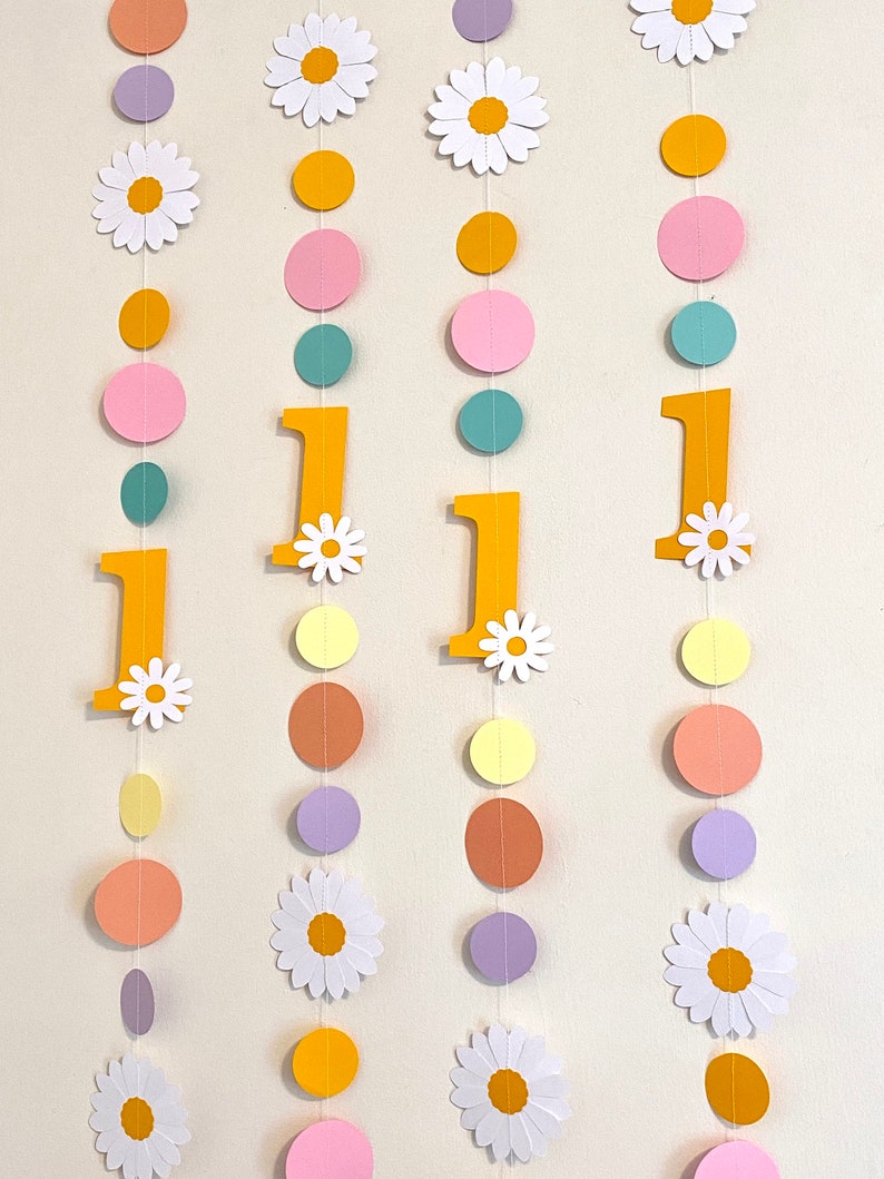 Groovy One 1st Birthday Garland: Retro Daisy Party Decor 画像 8