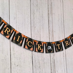Pancarta de truco o trato / Decoraciones para chimenea de Halloween / Decoración para fiesta de Halloween con cuadros escoceses / Accesorio fotográfico de Halloween / Inspirado en la época