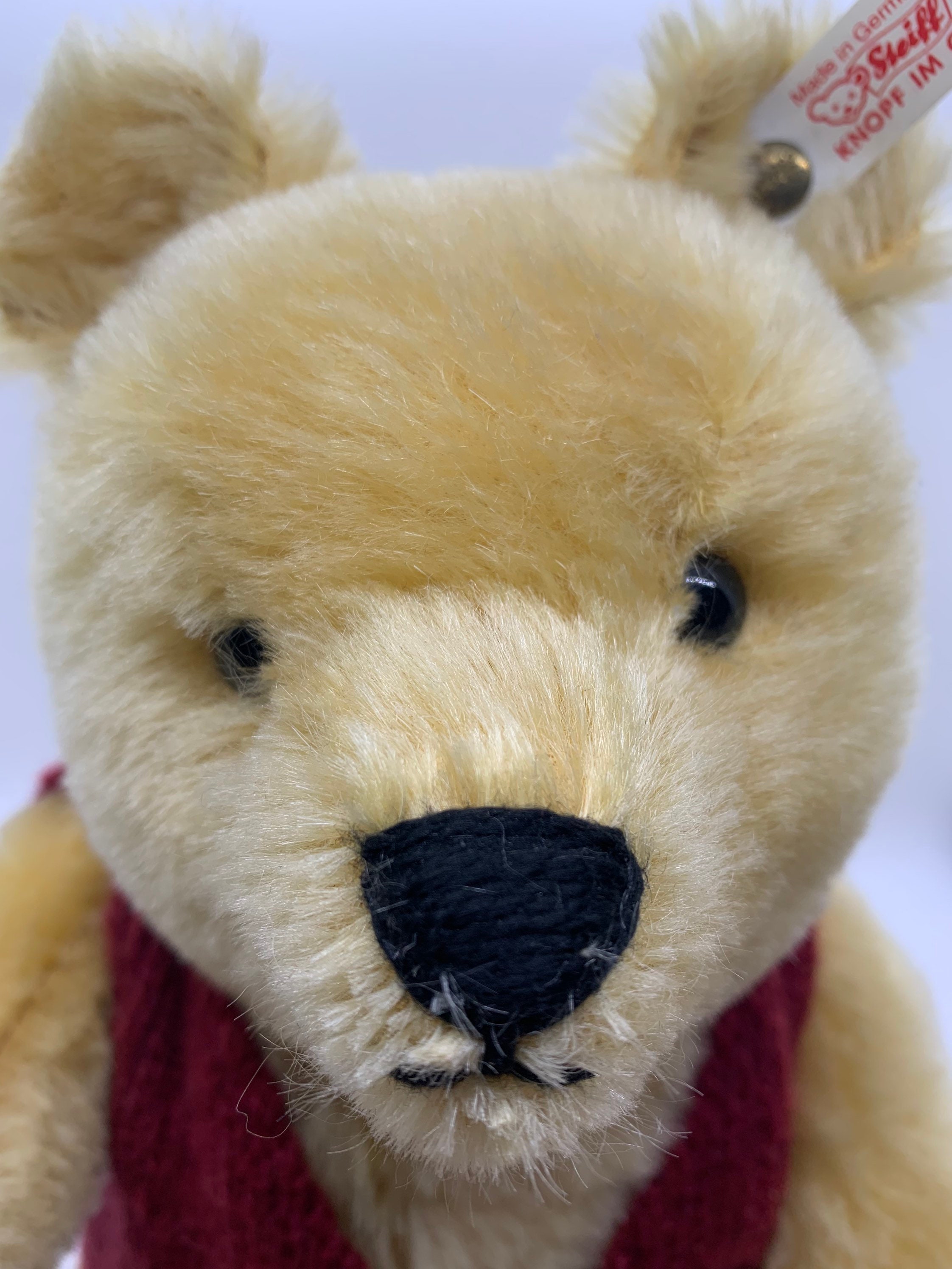 Steiff Winnie the Pooh ぬいぐるみ 676598 Disney Originals Winnie the Pooh, 29 cm, yellow - Steiff.com