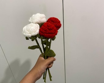 Handgjord rosa virkad blomma, stickad blombukett
