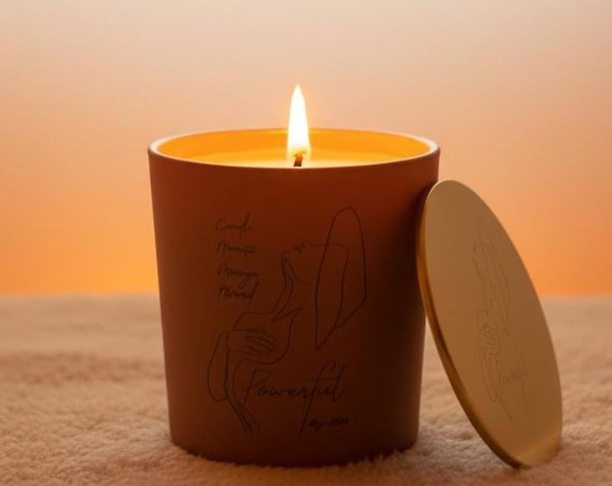 Soy candle, almond scent, for professional massages, ideal for deep skin care, softens the skin, improves elasticity, total well-being.