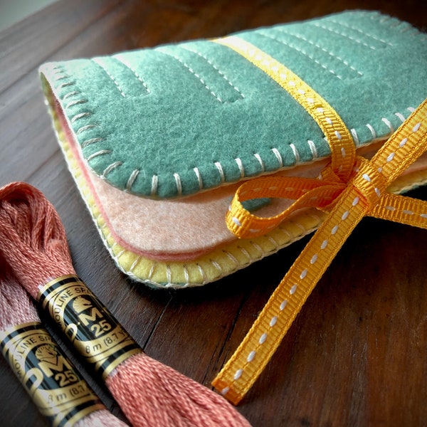 Kit de couture organisateur de livre d'aiguilles en feutre de laine ø barbe à papa ø LoftFullOfGoodies