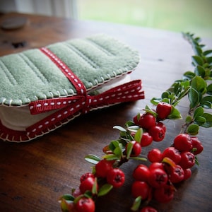 Wool Felt Needle Book Case Organizer Sewing Kit ø Twig & Berries ø LoftFullOfGoodies