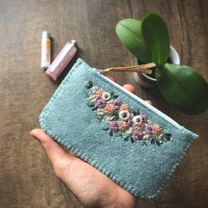 Wool Felt Coin Purse Wallet ø Small MakeUp Bag ø Hand Embroidered ø Personalised Gift ø LoftFullOfGoodies