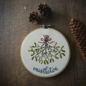 Christmas Gift ø Embroidery Hoop Art ø Wall Art ø Home Decor ø Mistletoe ø Hand Embroidered ø LoftFullOfGoodies ø Housewarming Gift image 1