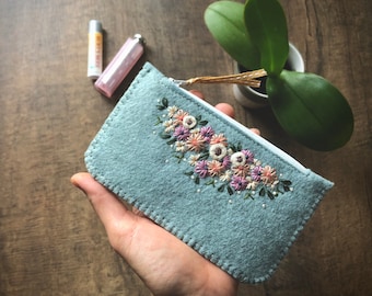 Wool Felt Coin Purse Wallet ø Small MakeUp Bag ø Hand Embroidered ø Personalised Gift ø LoftFullOfGoodies