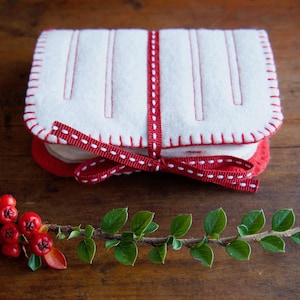 Wool Felt Needle Book Case Organizer Sewing Kit ø  Holly & Snow ø  LoftFullOfGoodies