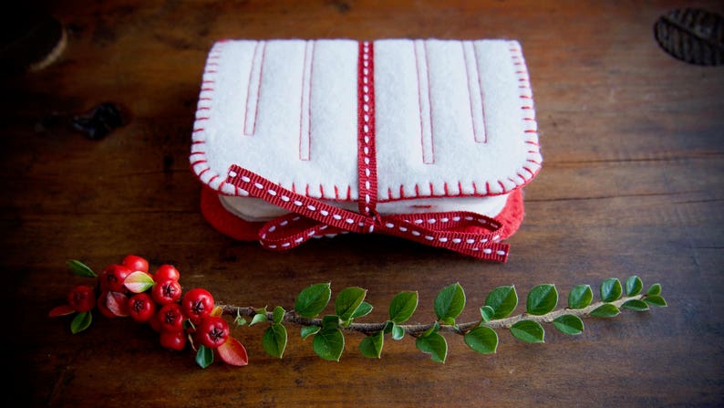 Wool Felt Needle Book Case Organizer Sewing Kit ø Holly & Snow ø LoftFullOfGoodies image 1