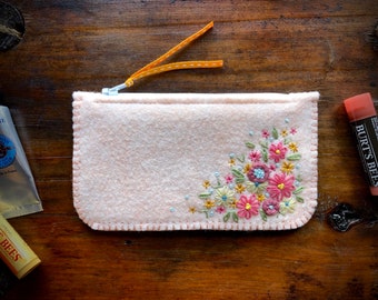 Wool Felt Coin Purse Wallet ø Small MakeUp Bag ø Hand Embroidered ø Personalised Gift ø LoftFullOfGoodies