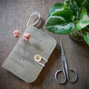 Wool Felt Needle Book Case Organizer Sewing Kit ø Bunny ø LoftFullOfGoodies