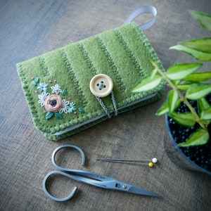 Estuche organizador de agujas de fieltro de lana, kit de costura ø Florals ø LoftFullOfGoodies