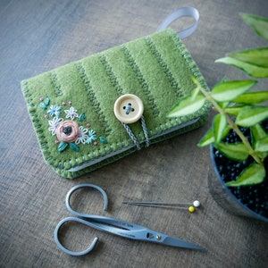 Wool Felt Needle Book Case Organizer Sewing Kit ø Florals ø LoftFullOfGoodies image 1