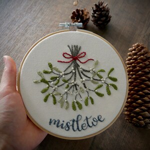 Christmas Gift ø Embroidery Hoop Art ø Wall Art ø Home Decor ø Mistletoe ø Hand Embroidered ø LoftFullOfGoodies ø Housewarming Gift image 3