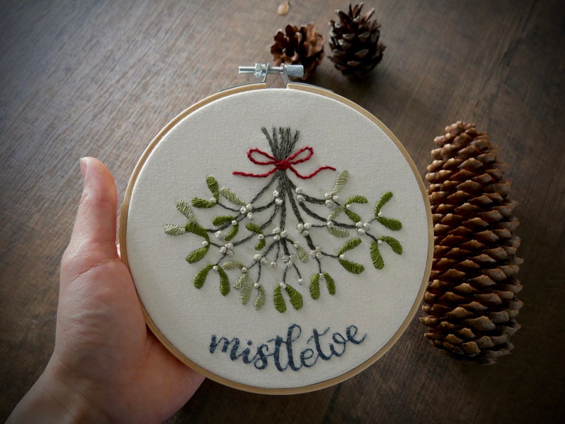 Christmas Gift ø Embroidery Hoop Art ø Wall Art ø Home Decor ø Mistletoe ø Hand Embroidered ø LoftFullOfGoodies ø Housewarming Gift image 3