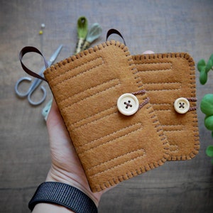 Wool Felt Needle Book Case Organizer Sewing Kit ø Tree Hugger ø LoftFullOfGoodies