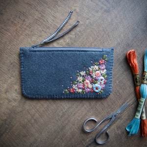 Wool Felt Coin Purse Wallet ø Small MakeUp Bag ø Hand Embroidered ø Personalised Gift ø LoftFullOfGoodies image 2