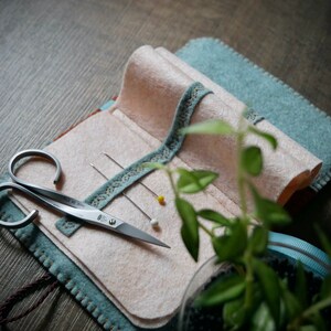 Wool Felt Needle Book Case Organizer Sewing Kit ø Florals ø LoftFullOfGoodies image 3