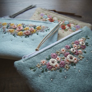 Portafoglio in feltro di lana ø Borsa per il trucco ø Ricamato a mano ø Regalo personalizzato ø LoftFullOfGoodies