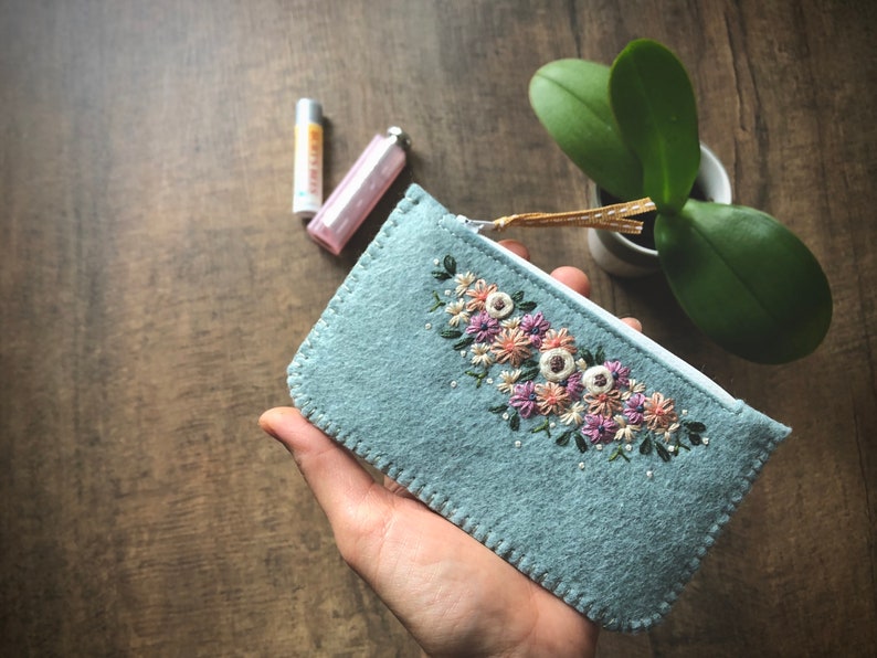 Wool Felt Coin Purse Wallet ø Small MakeUp Bag ø Hand Embroidered ø Personalised Gift ø LoftFullOfGoodies 