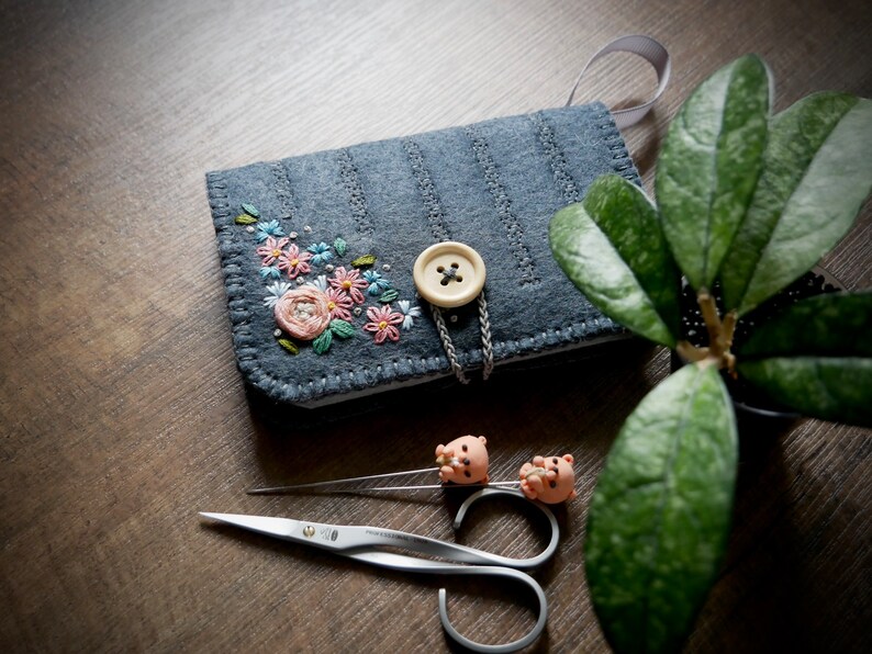 Wool Felt Needle Book Case Organizer Sewing Kit ø Florals ø LoftFullOfGoodies image 2